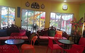 D Lucky Garden Inn And Suites