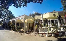 D Lucky Garden Inn And Suites